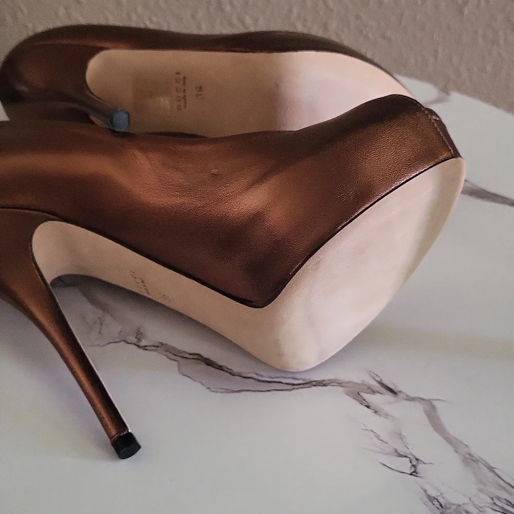 GUCCI Gucci Copper Gold Sofia peep-toe platform pumps/heels Golden Bronze